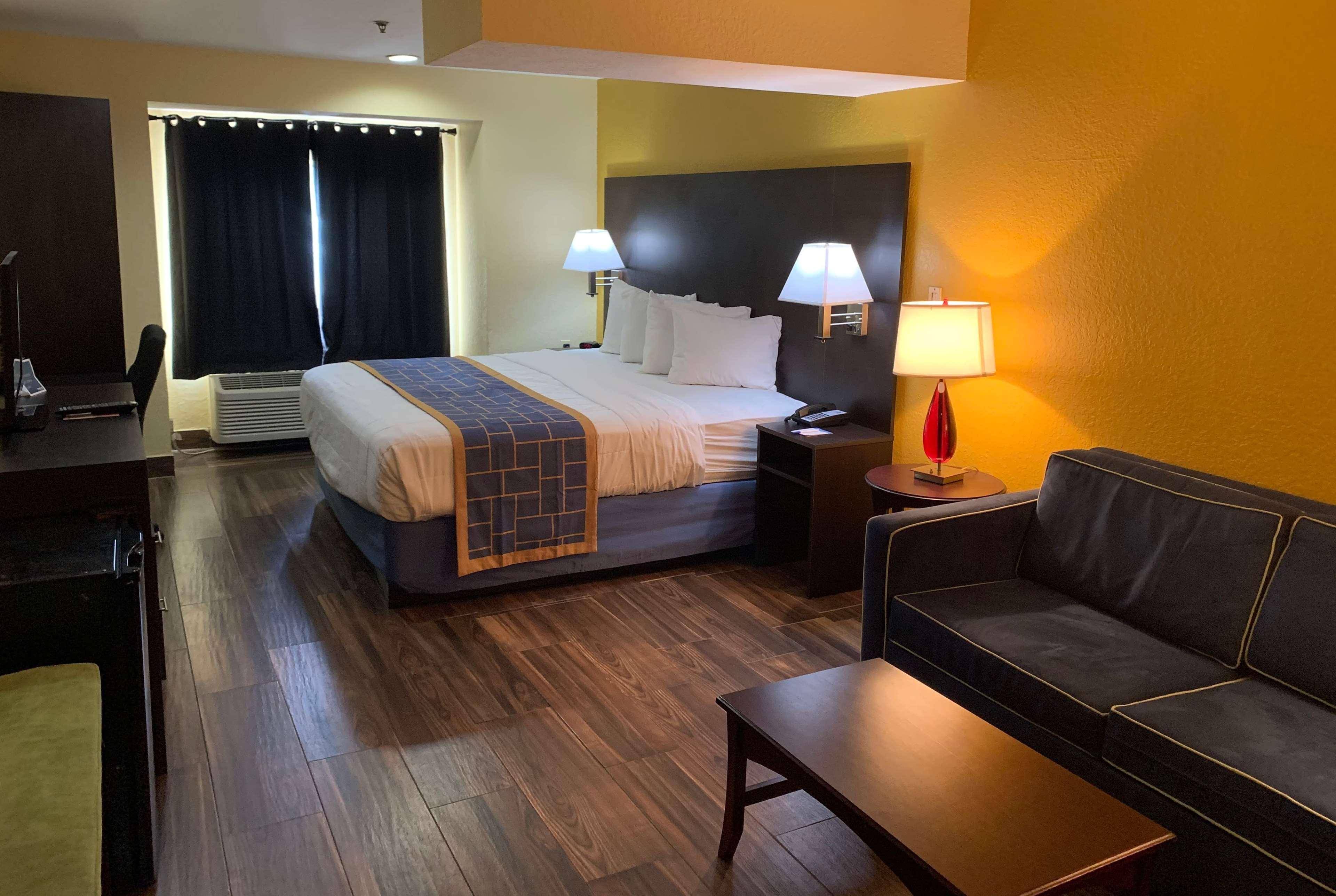 Days Inn & Suites By Wyndham Tampa/Raymond James Stadium Luaran gambar