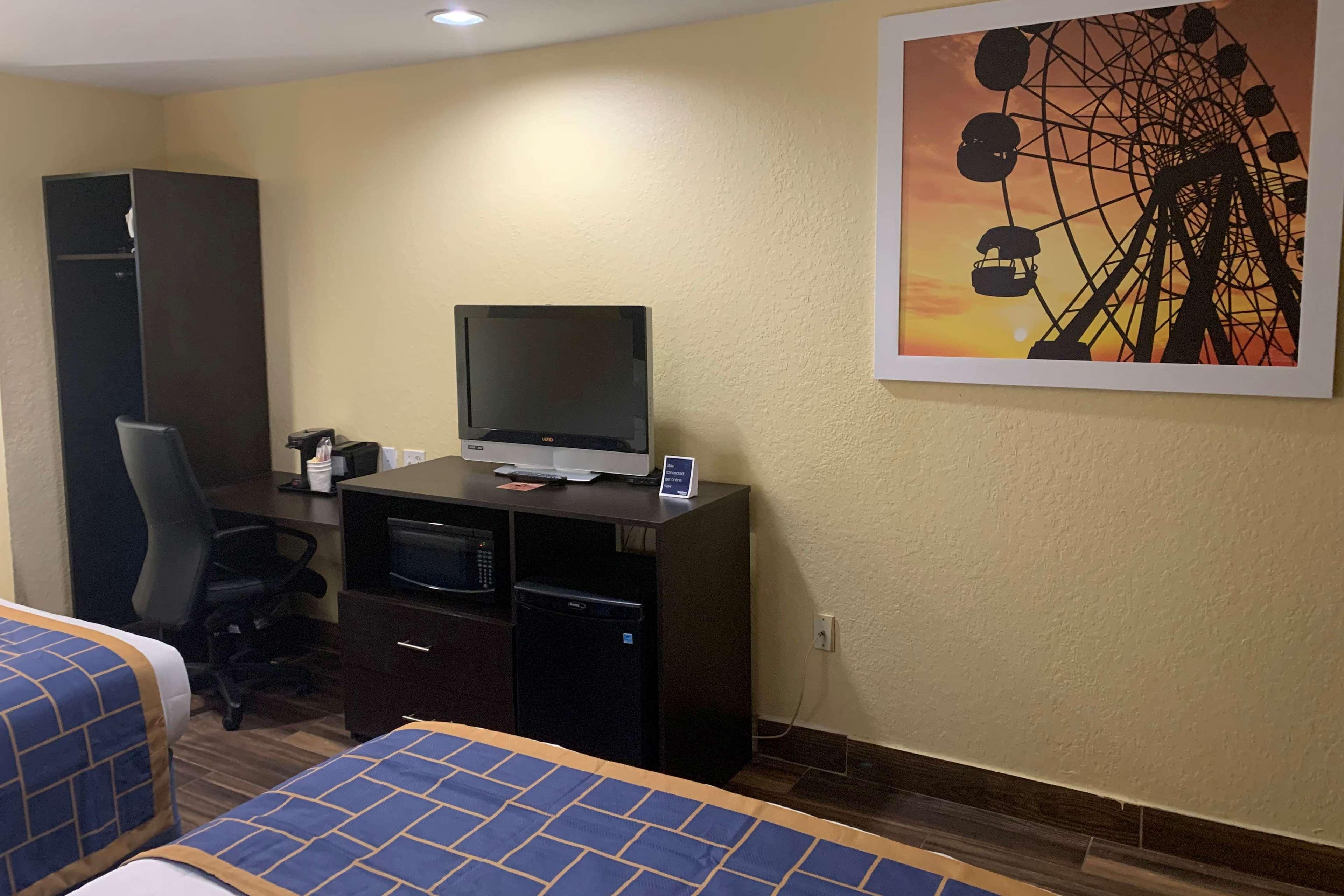 Days Inn & Suites By Wyndham Tampa/Raymond James Stadium Luaran gambar