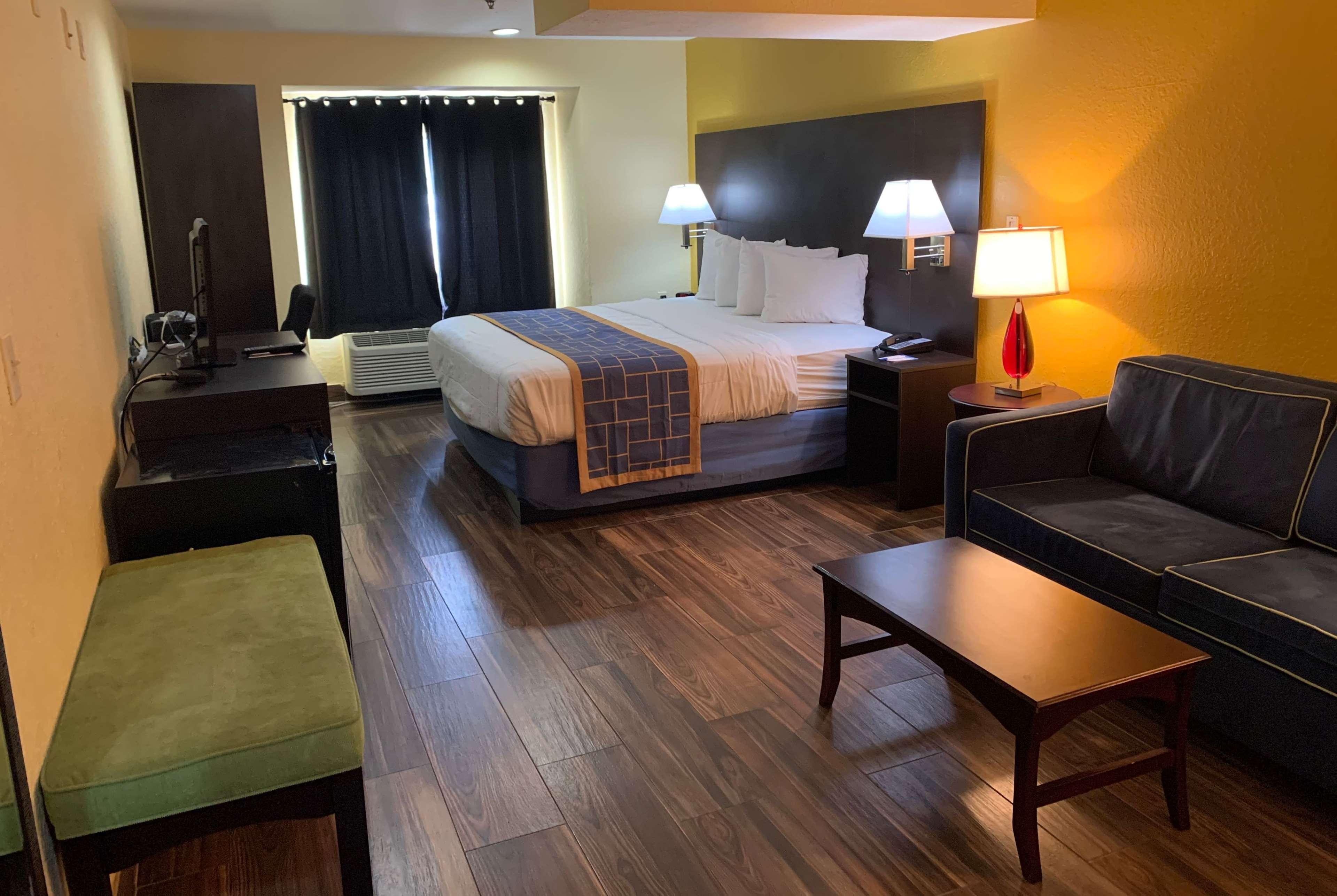 Days Inn & Suites By Wyndham Tampa/Raymond James Stadium Luaran gambar