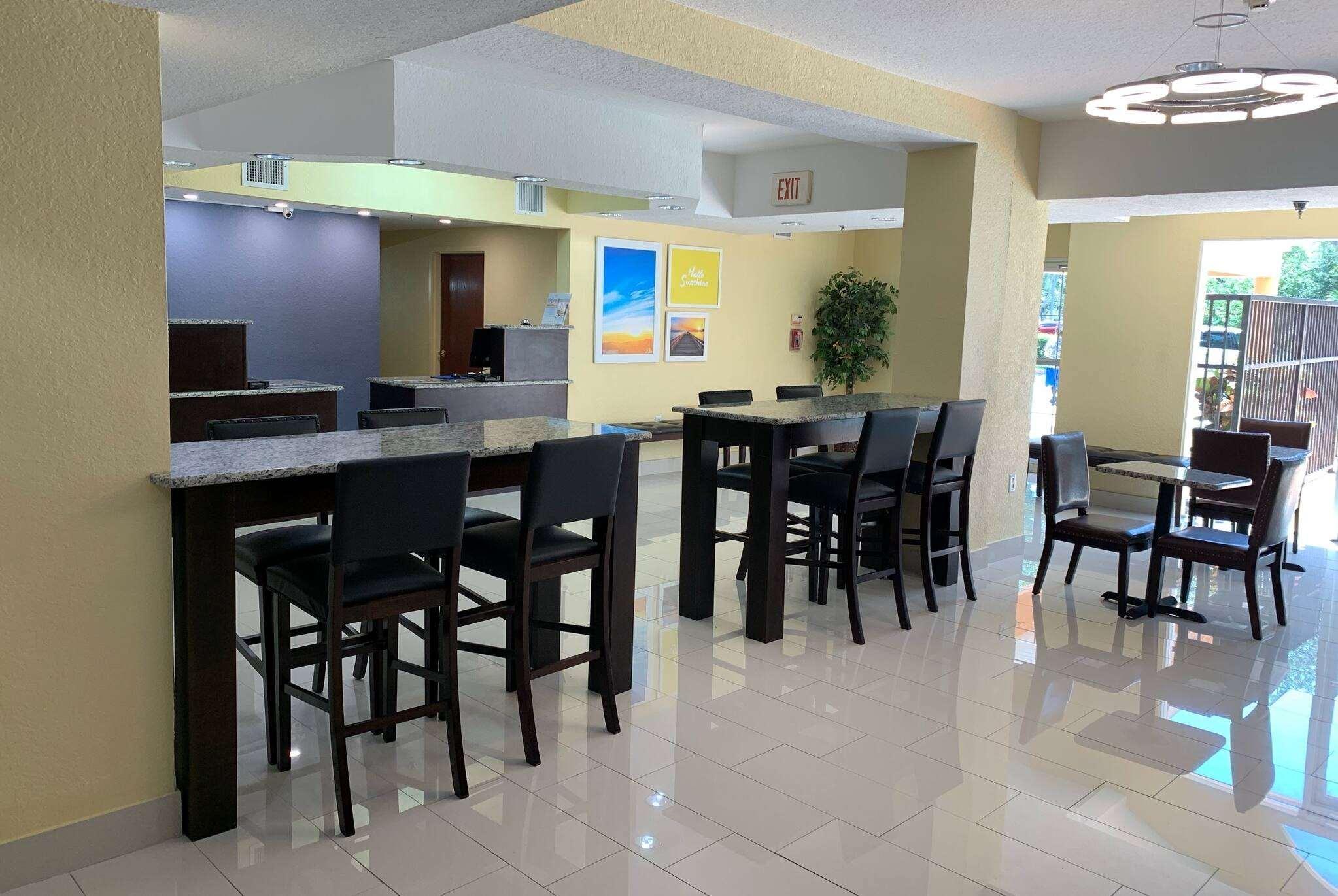 Days Inn & Suites By Wyndham Tampa/Raymond James Stadium Luaran gambar