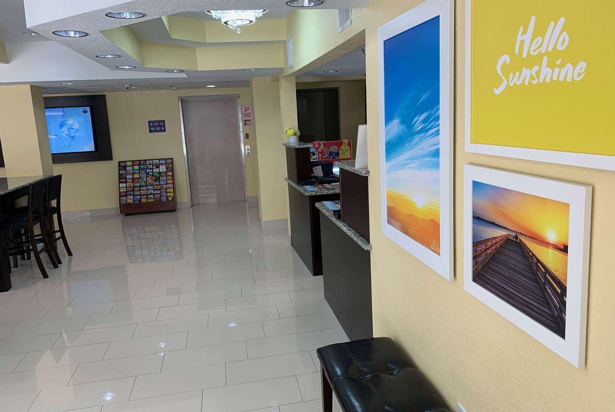 Days Inn & Suites By Wyndham Tampa/Raymond James Stadium Luaran gambar