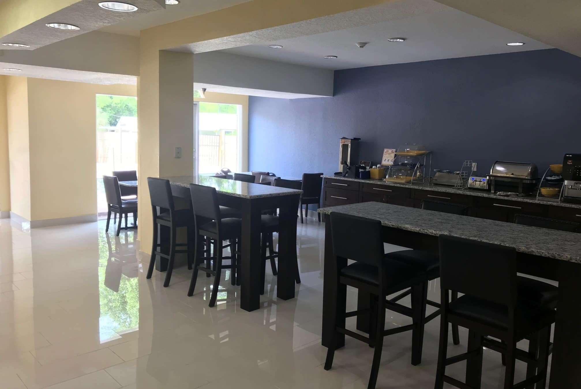Days Inn & Suites By Wyndham Tampa/Raymond James Stadium Luaran gambar