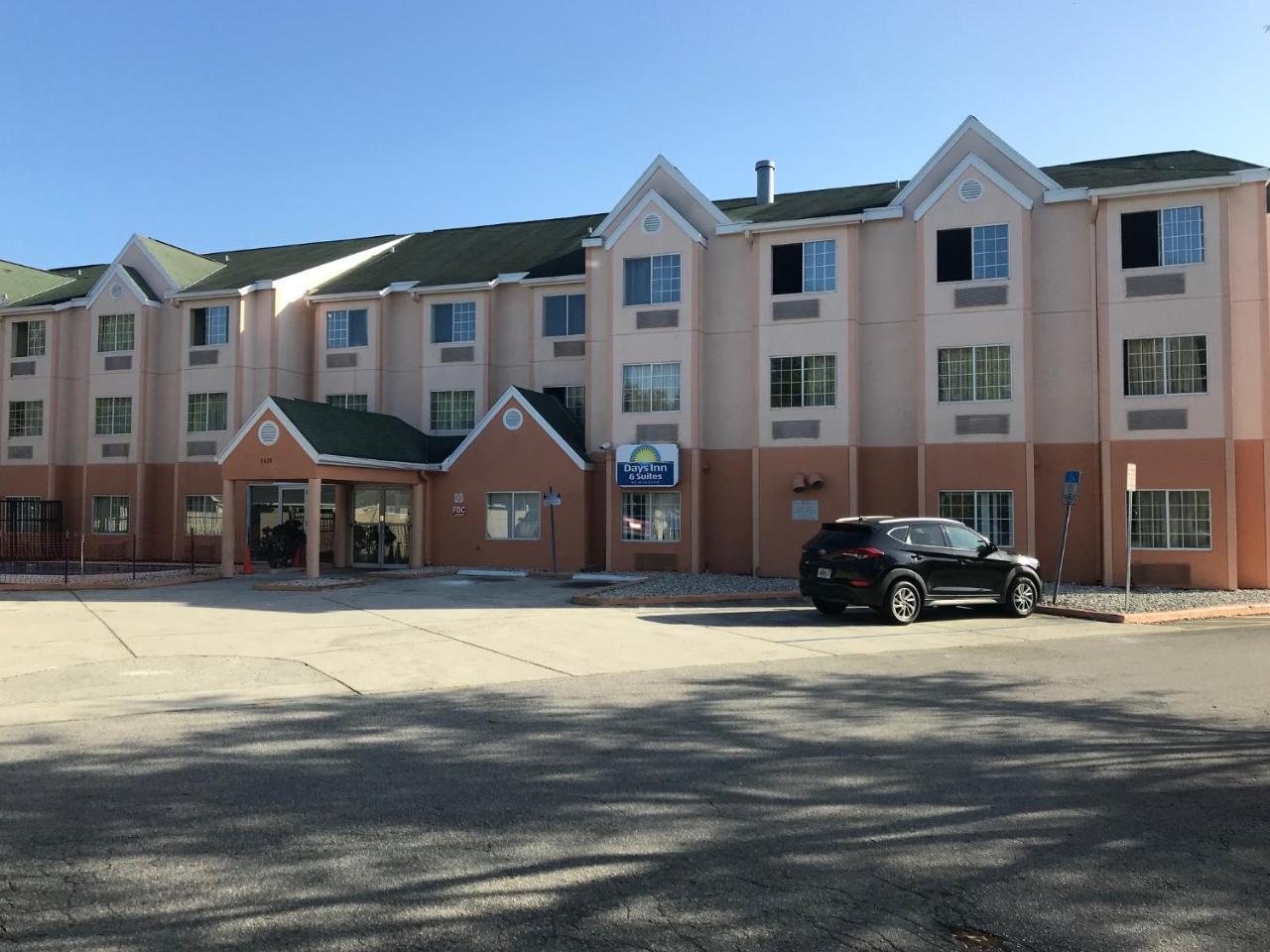 Days Inn & Suites By Wyndham Tampa/Raymond James Stadium Luaran gambar