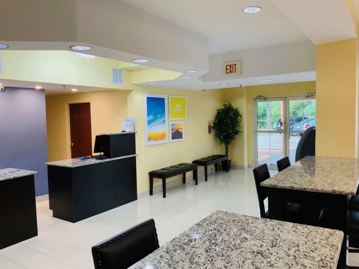 Days Inn & Suites By Wyndham Tampa/Raymond James Stadium Luaran gambar