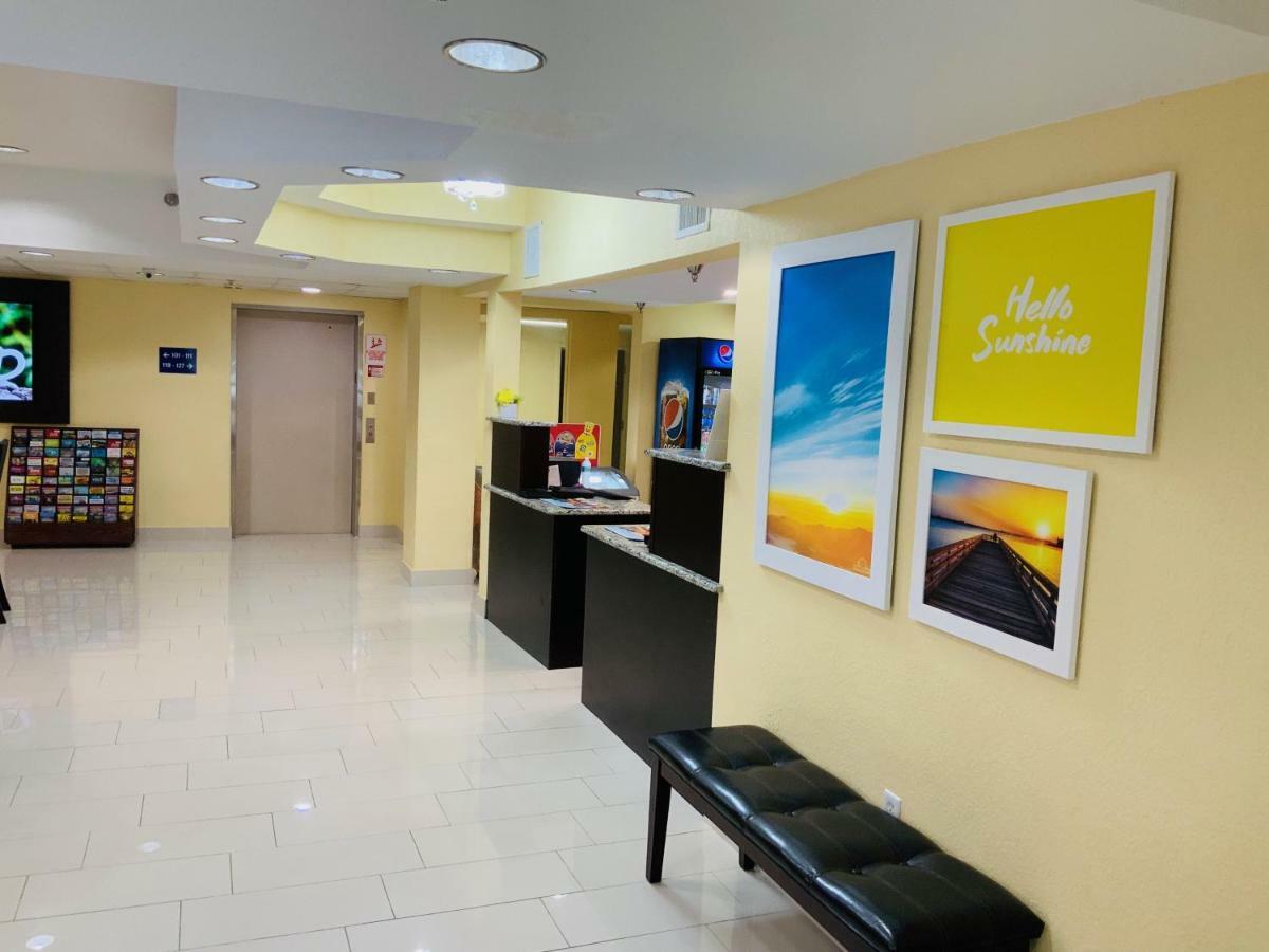 Days Inn & Suites By Wyndham Tampa/Raymond James Stadium Luaran gambar