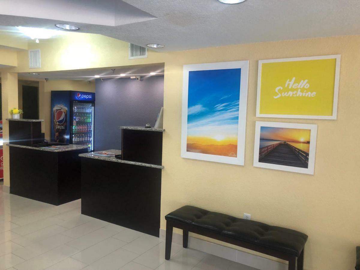 Days Inn & Suites By Wyndham Tampa/Raymond James Stadium Luaran gambar