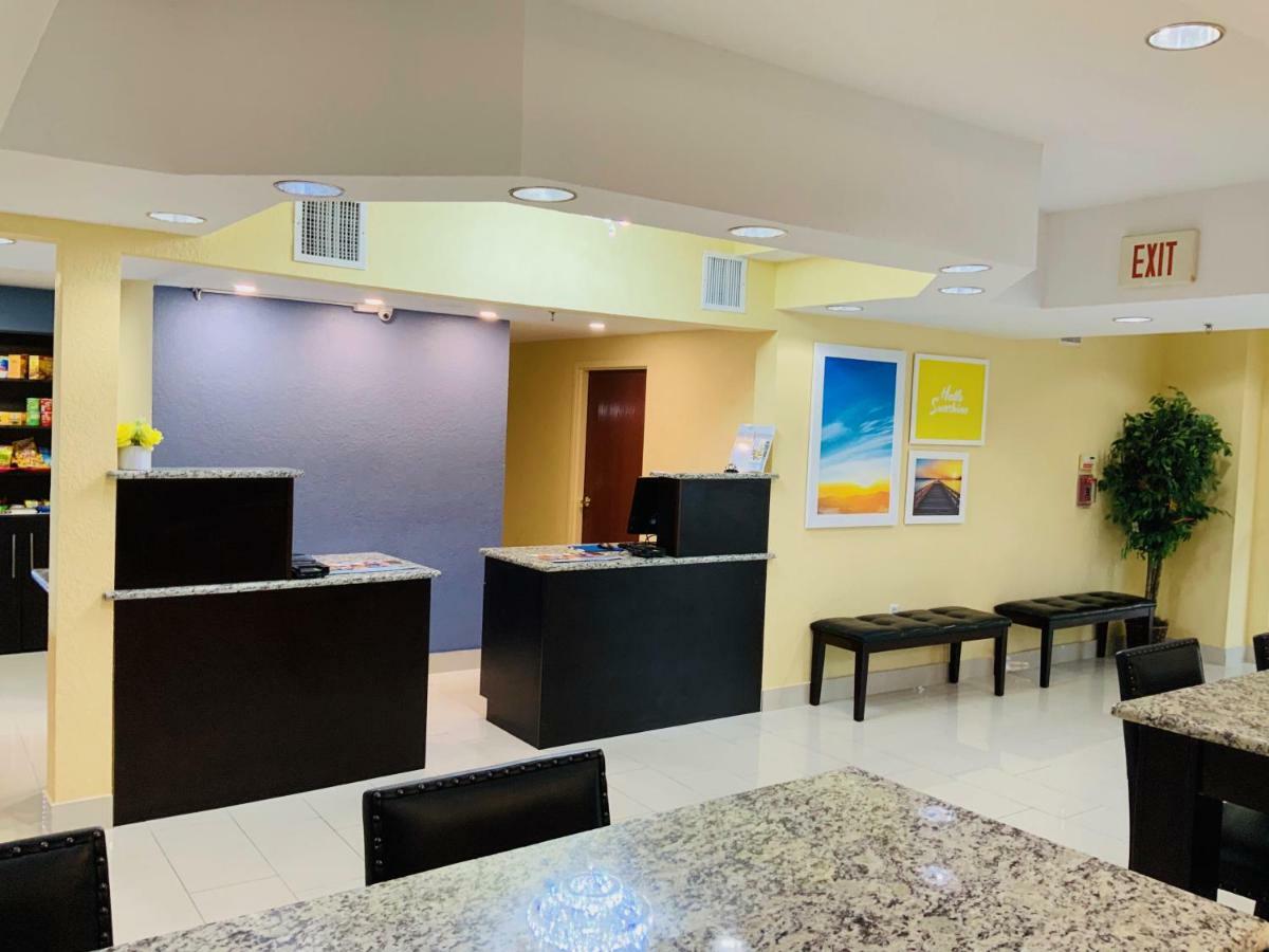Days Inn & Suites By Wyndham Tampa/Raymond James Stadium Luaran gambar