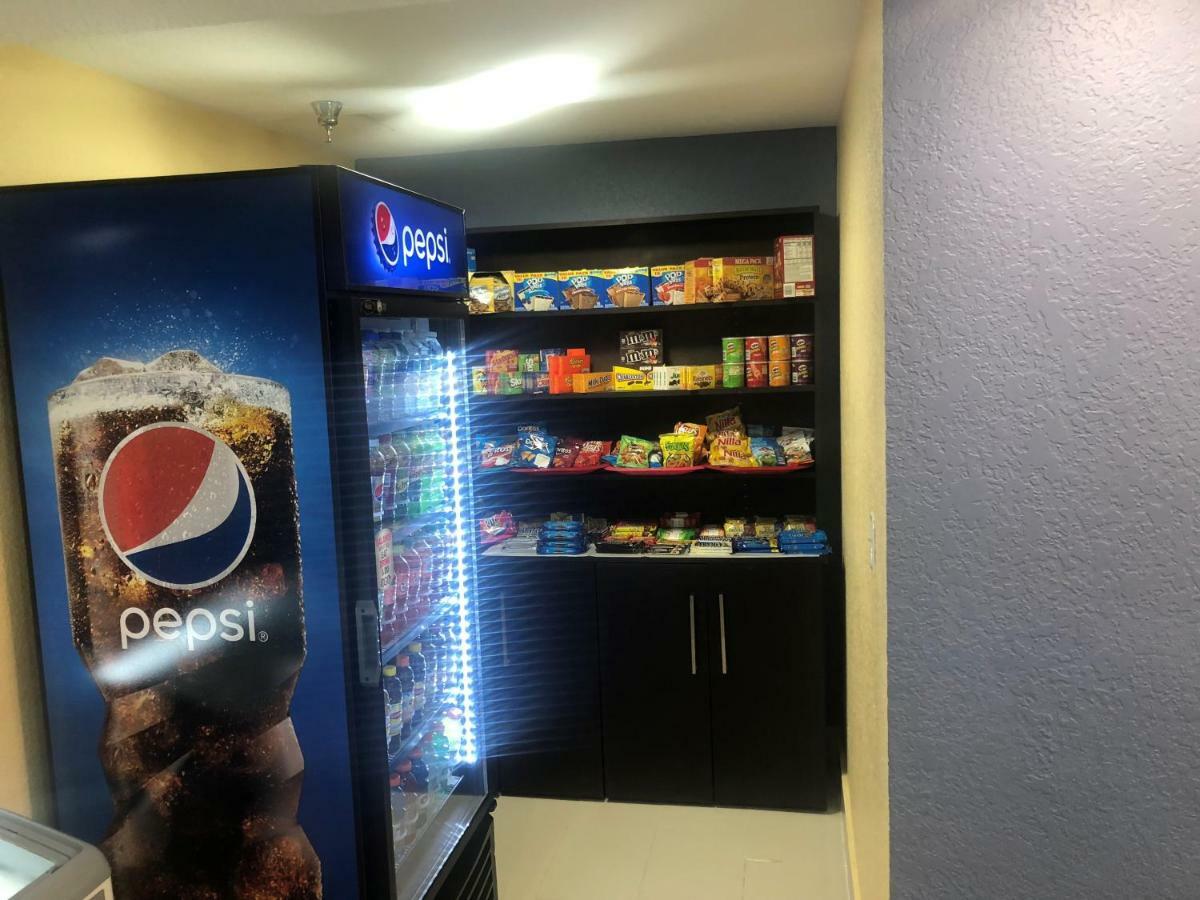 Days Inn & Suites By Wyndham Tampa/Raymond James Stadium Luaran gambar