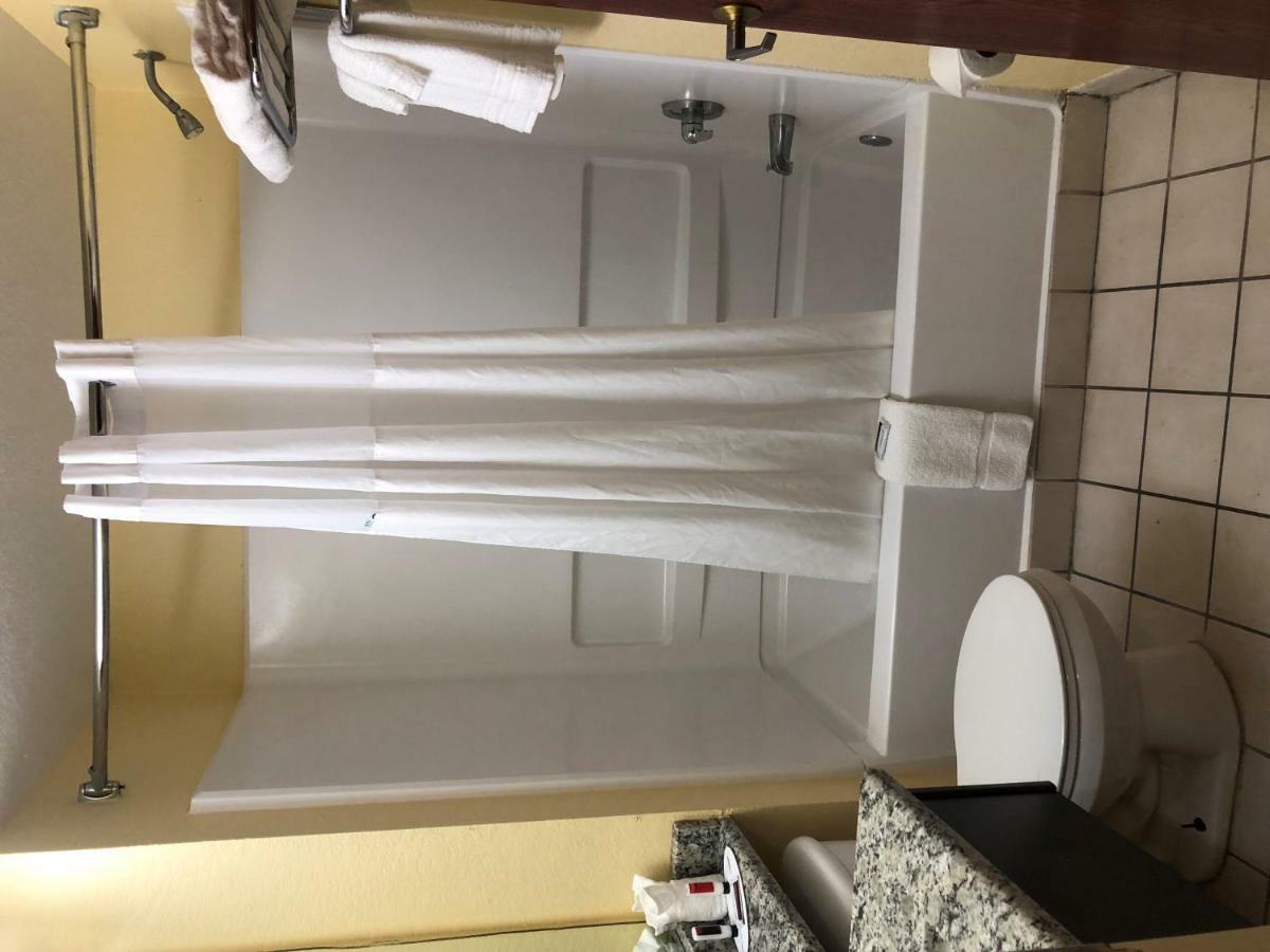 Days Inn & Suites By Wyndham Tampa/Raymond James Stadium Luaran gambar