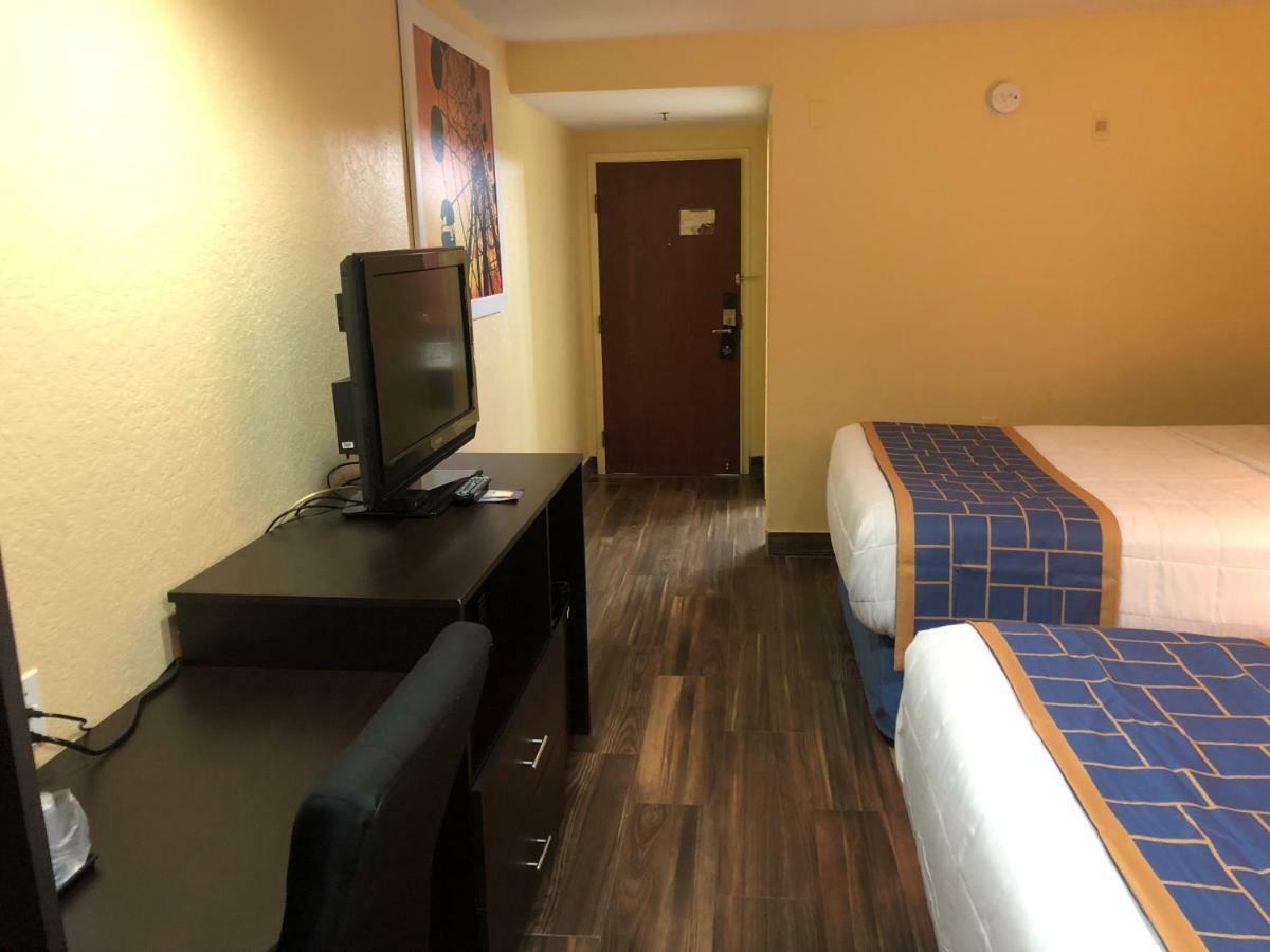 Days Inn & Suites By Wyndham Tampa/Raymond James Stadium Luaran gambar