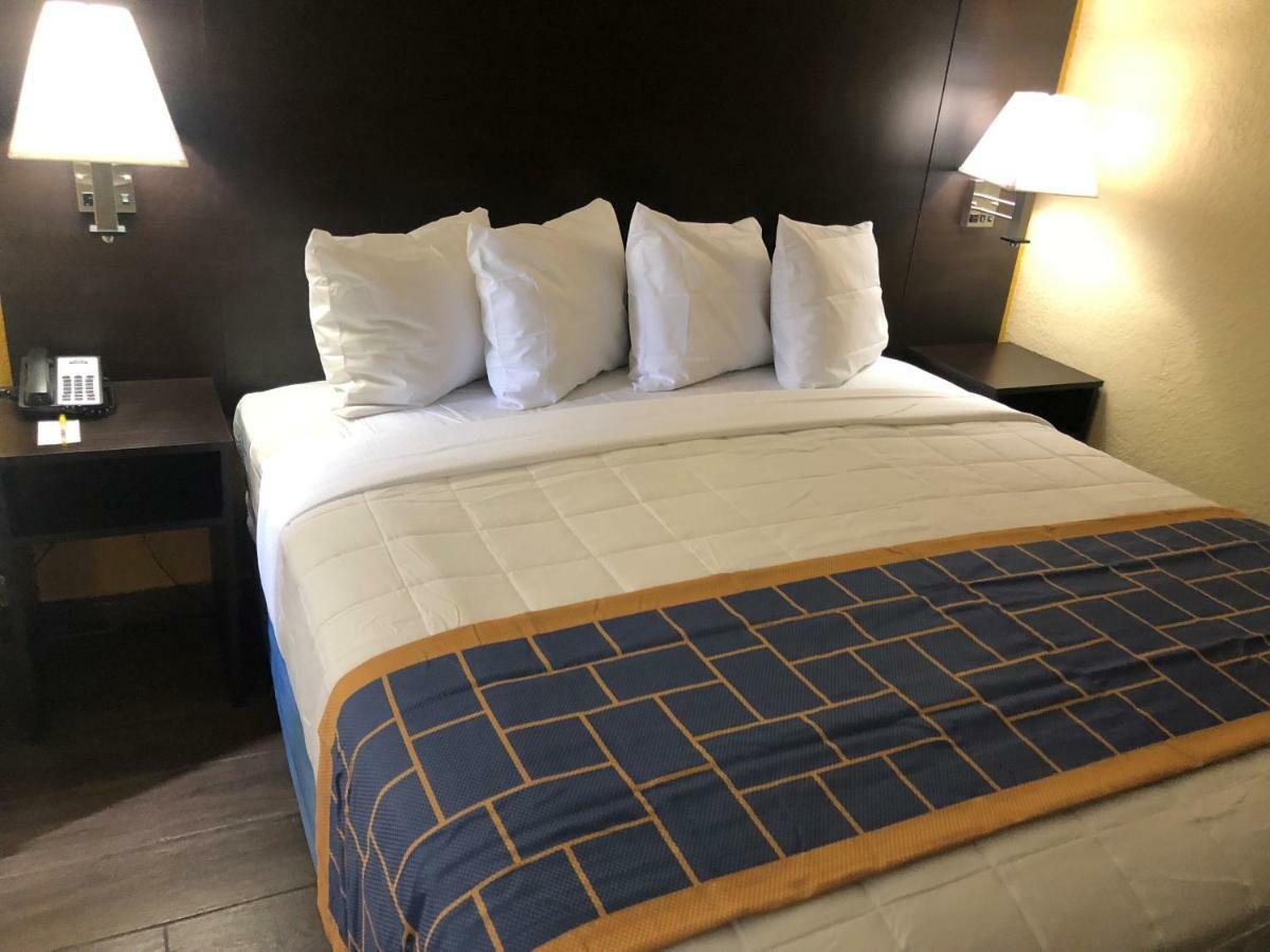 Days Inn & Suites By Wyndham Tampa/Raymond James Stadium Luaran gambar