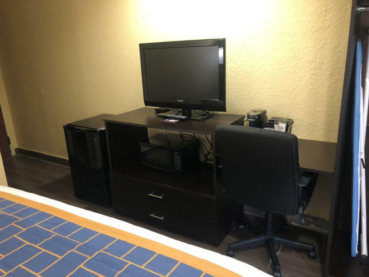 Days Inn & Suites By Wyndham Tampa/Raymond James Stadium Luaran gambar