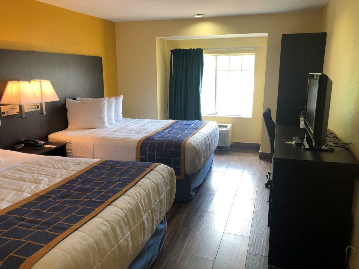 Days Inn & Suites By Wyndham Tampa/Raymond James Stadium Luaran gambar