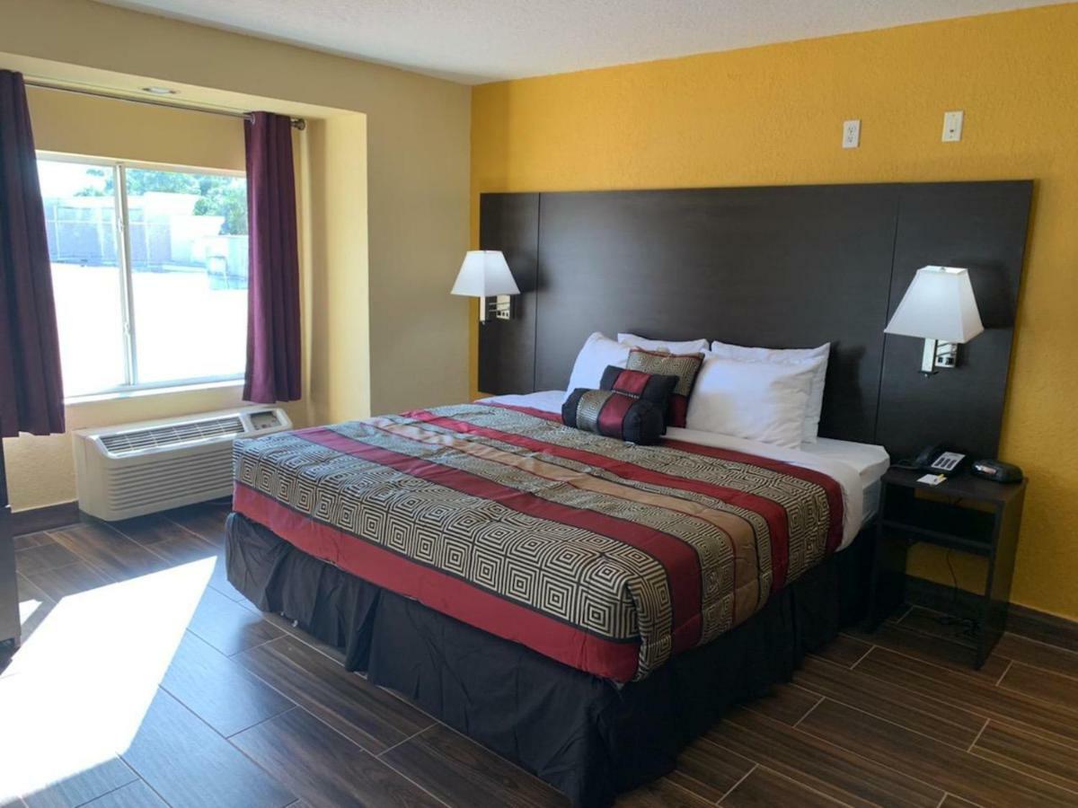 Days Inn & Suites By Wyndham Tampa/Raymond James Stadium Luaran gambar