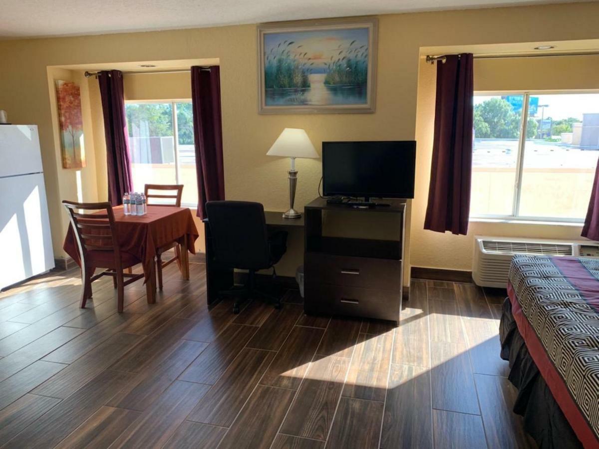 Days Inn & Suites By Wyndham Tampa/Raymond James Stadium Luaran gambar